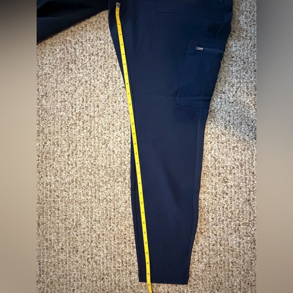 Athleta Headlands Hybrid Cargo Tight Navy - Picture 5 of 6